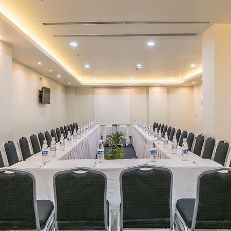 Hampton Inn & Suites By Hilton Salamanca Bajio Exteriör bild
