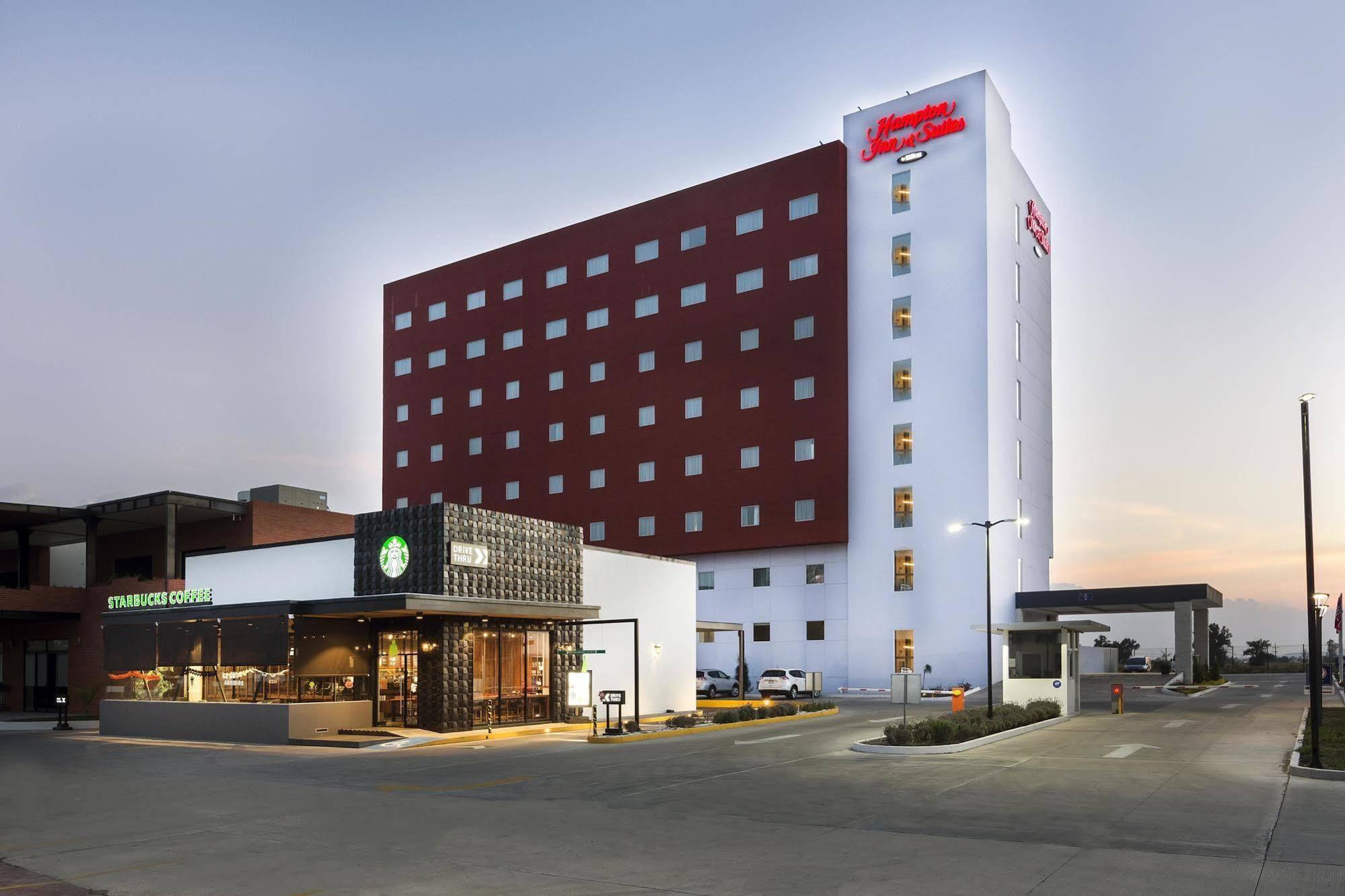 Hampton Inn & Suites By Hilton Salamanca Bajio Exteriör bild