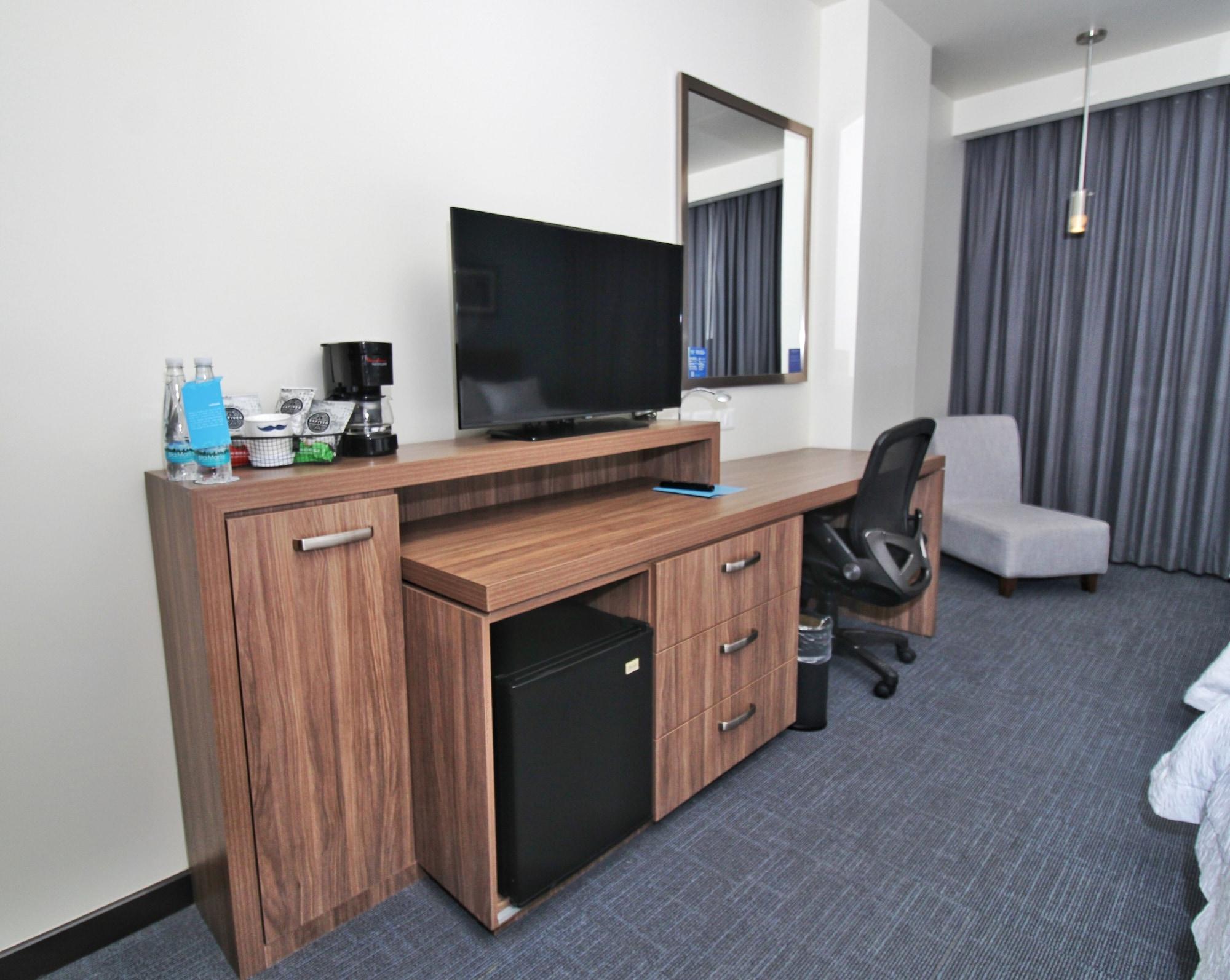 Hampton Inn & Suites By Hilton Salamanca Bajio Exteriör bild