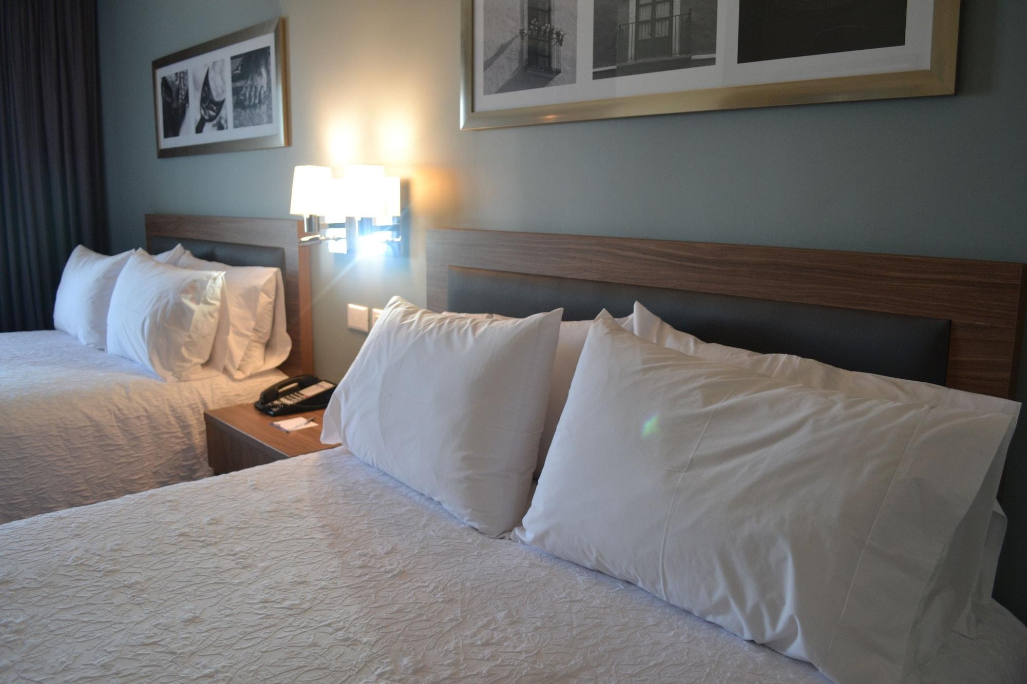 Hampton Inn & Suites By Hilton Salamanca Bajio Exteriör bild