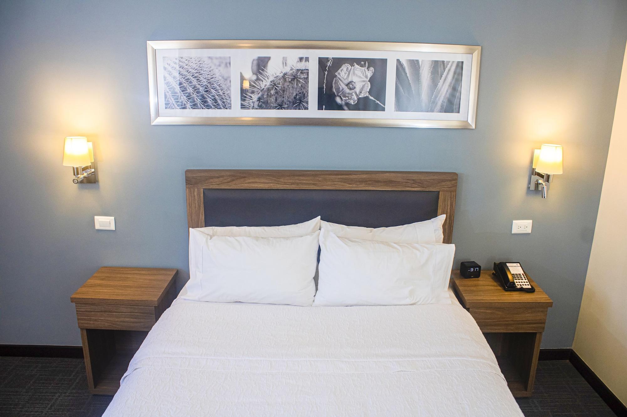 Hampton Inn & Suites By Hilton Salamanca Bajio Exteriör bild