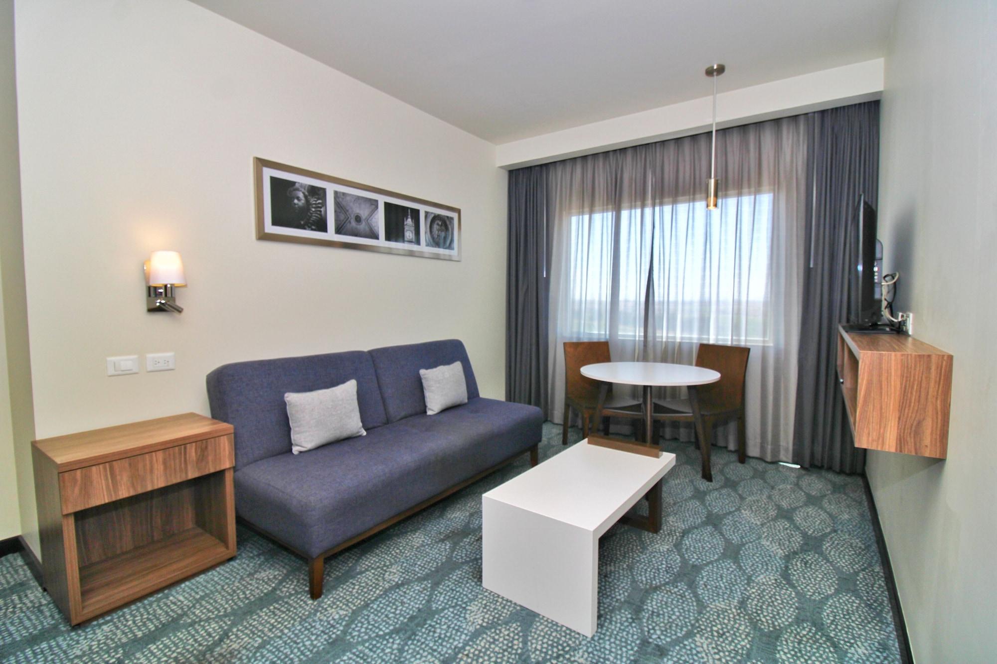 Hampton Inn & Suites By Hilton Salamanca Bajio Exteriör bild