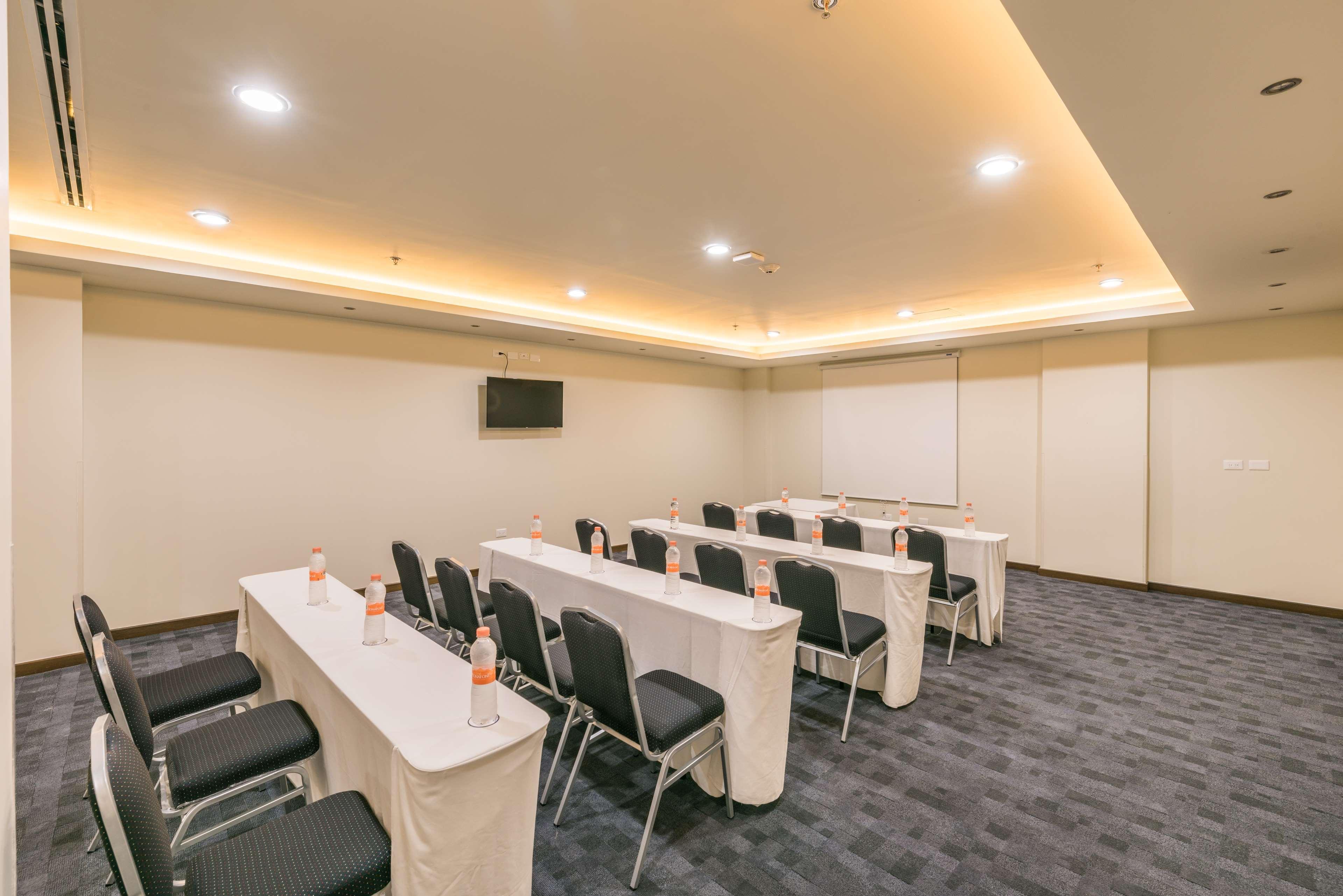 Hampton Inn & Suites By Hilton Salamanca Bajio Exteriör bild