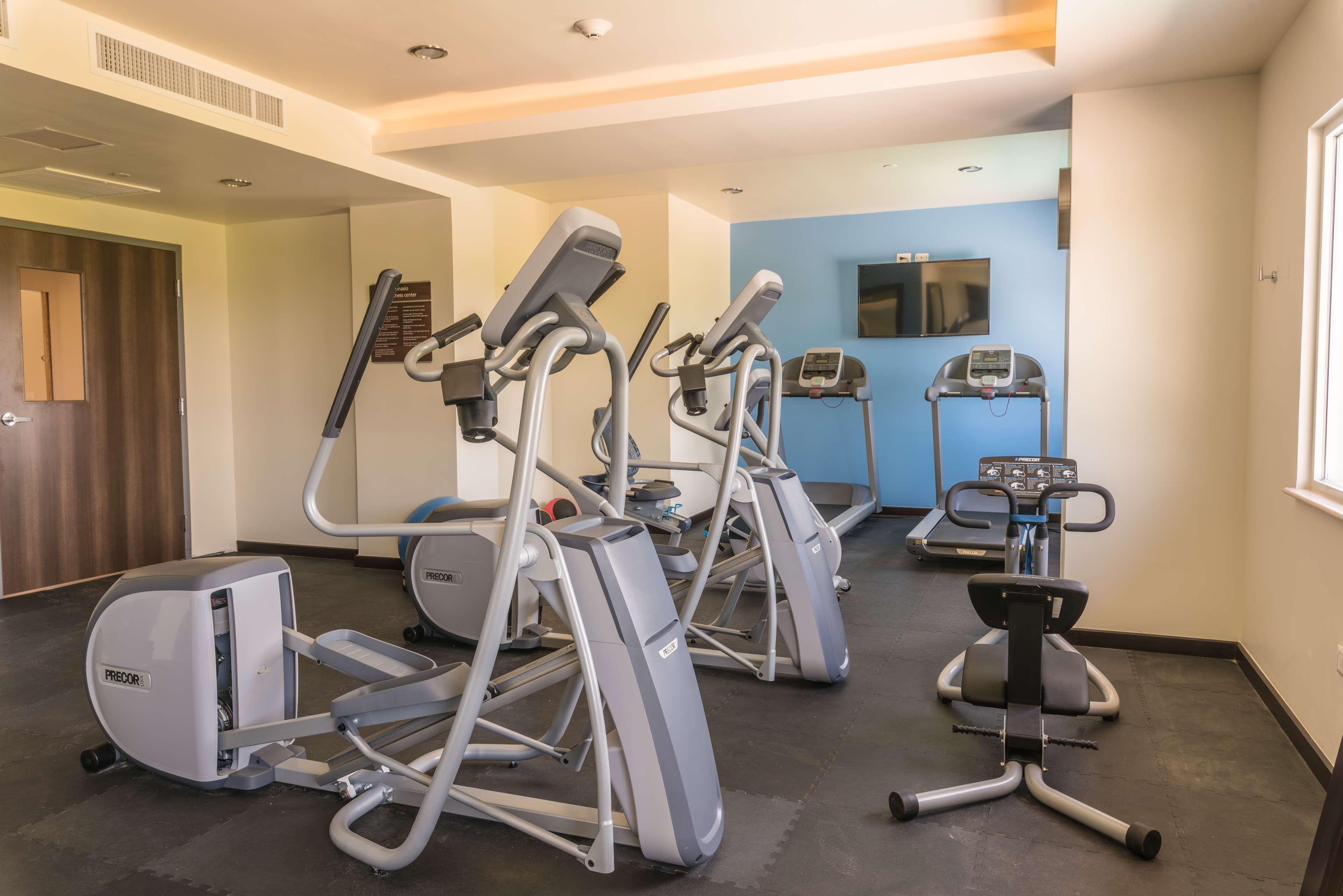 Hampton Inn & Suites By Hilton Salamanca Bajio Exteriör bild