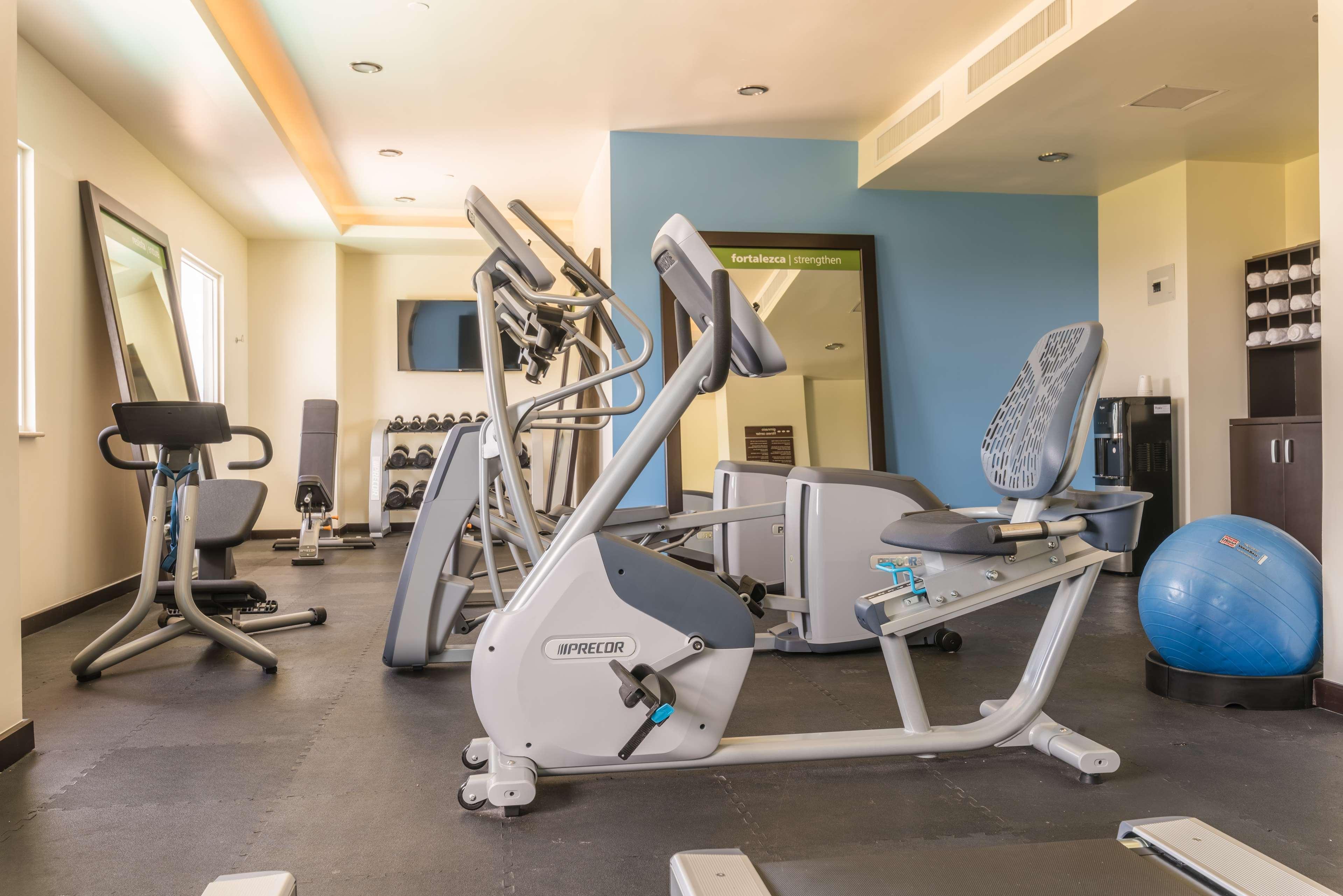 Hampton Inn & Suites By Hilton Salamanca Bajio Exteriör bild