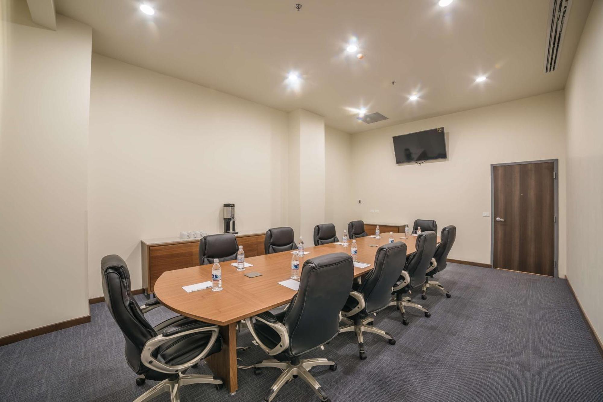 Hampton Inn & Suites By Hilton Salamanca Bajio Exteriör bild