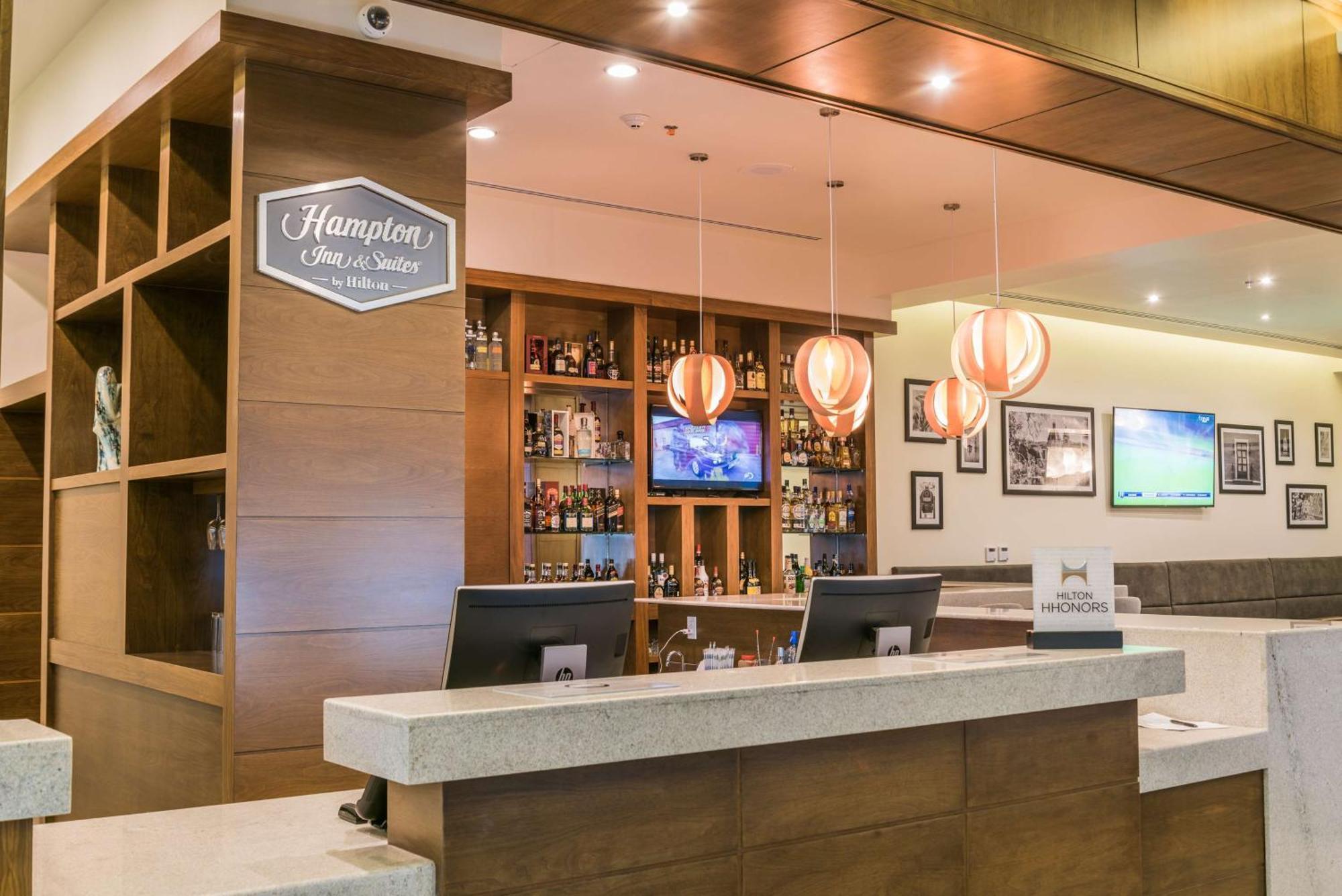 Hampton Inn & Suites By Hilton Salamanca Bajio Exteriör bild