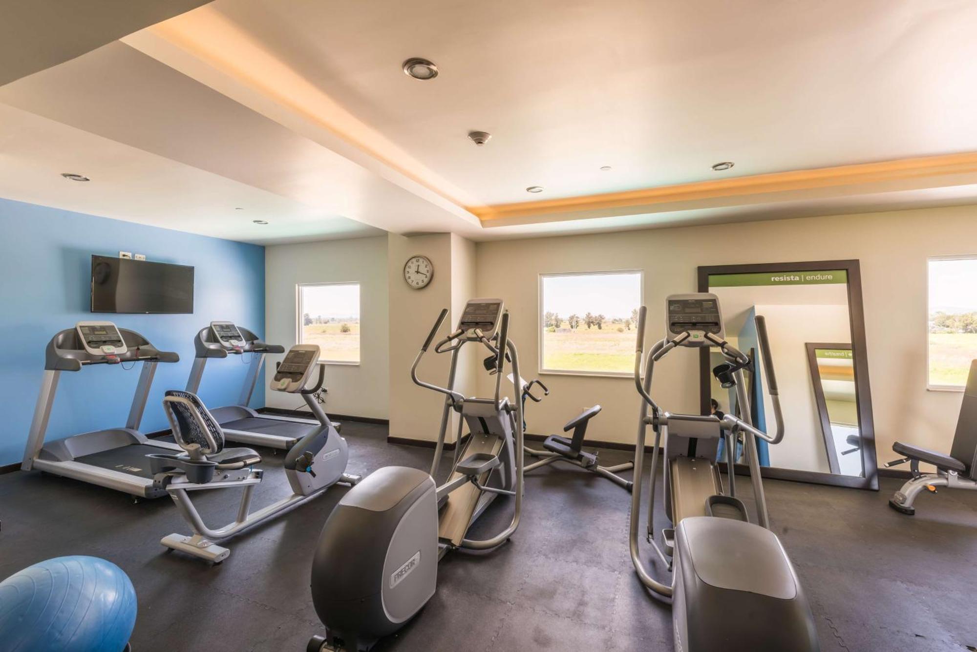 Hampton Inn & Suites By Hilton Salamanca Bajio Exteriör bild