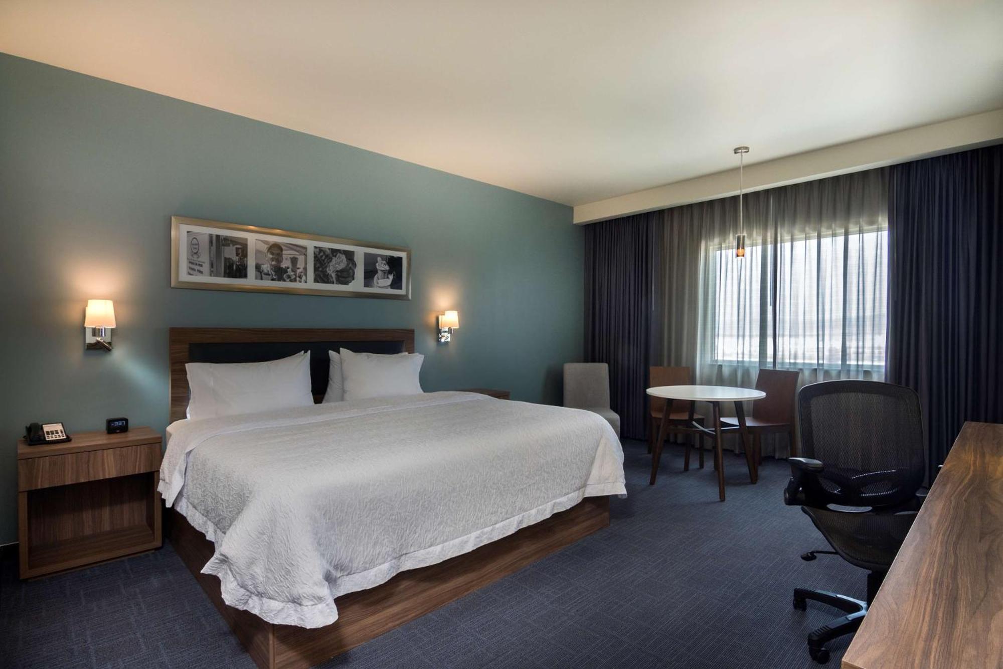 Hampton Inn & Suites By Hilton Salamanca Bajio Exteriör bild