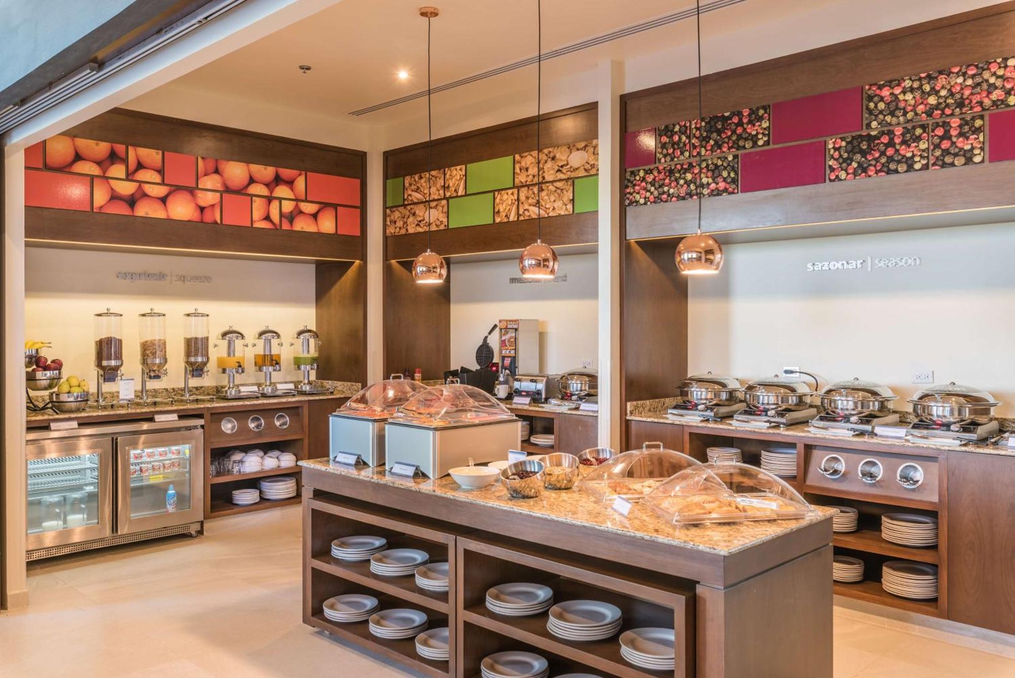 Hampton Inn & Suites By Hilton Salamanca Bajio Exteriör bild