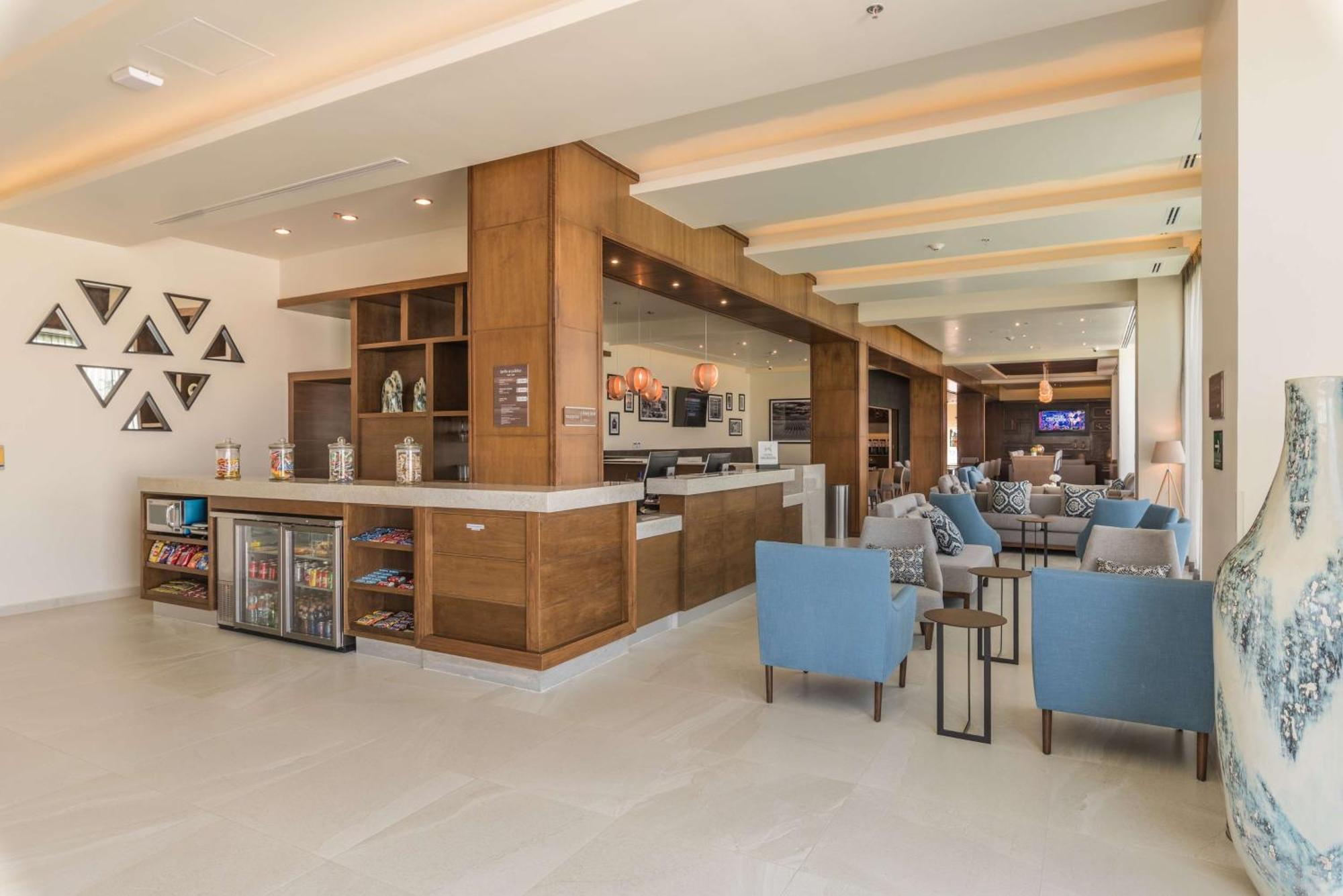 Hampton Inn & Suites By Hilton Salamanca Bajio Exteriör bild