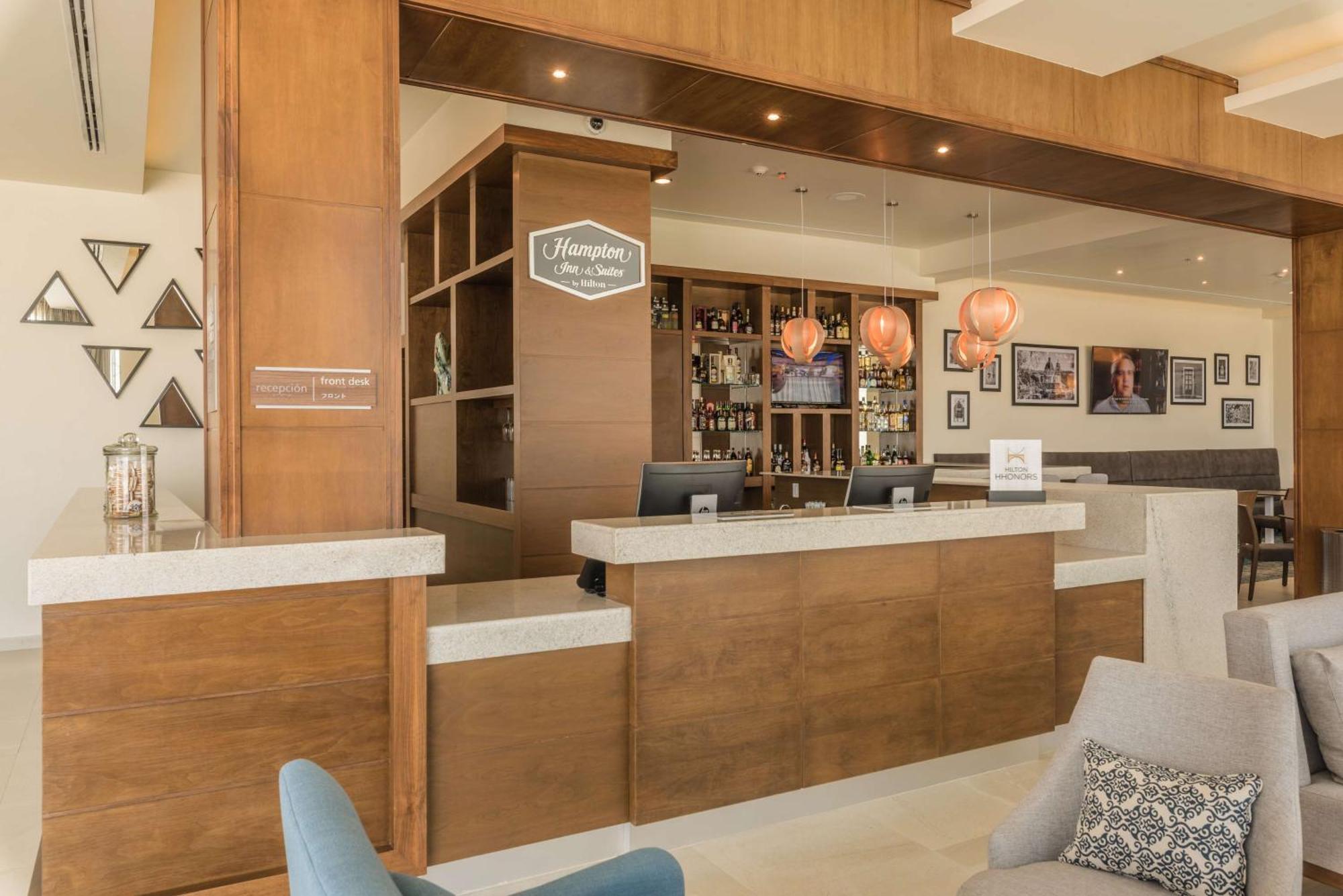 Hampton Inn & Suites By Hilton Salamanca Bajio Exteriör bild