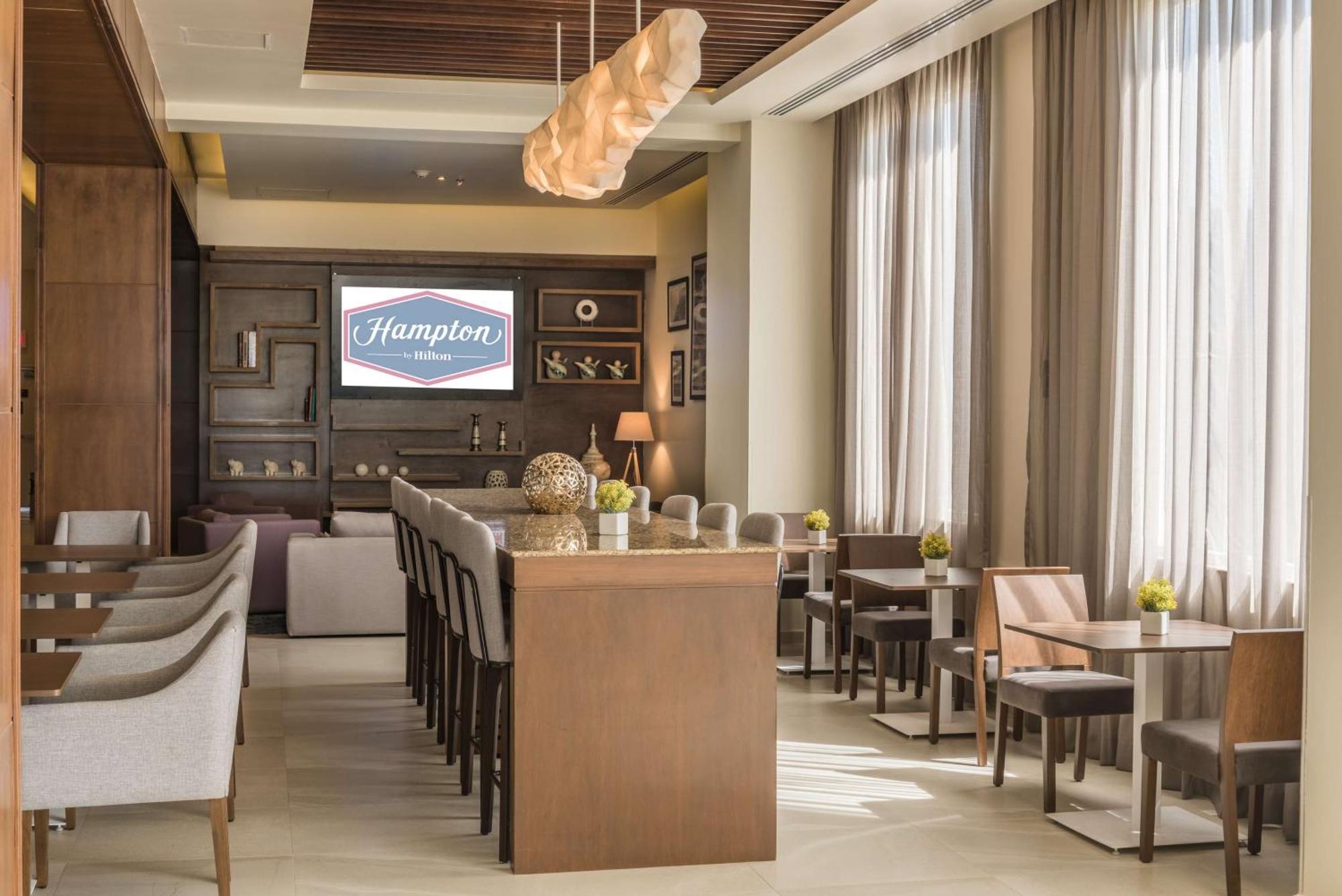 Hampton Inn & Suites By Hilton Salamanca Bajio Exteriör bild