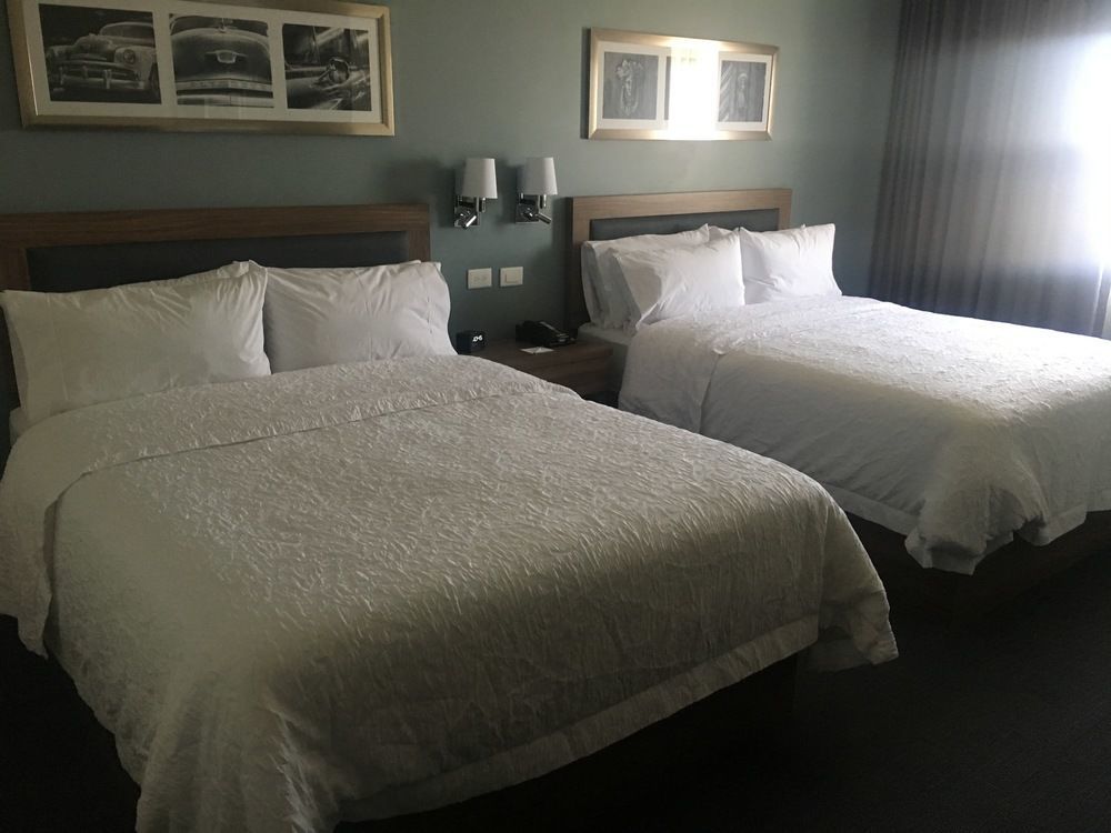 Hampton Inn & Suites By Hilton Salamanca Bajio Exteriör bild