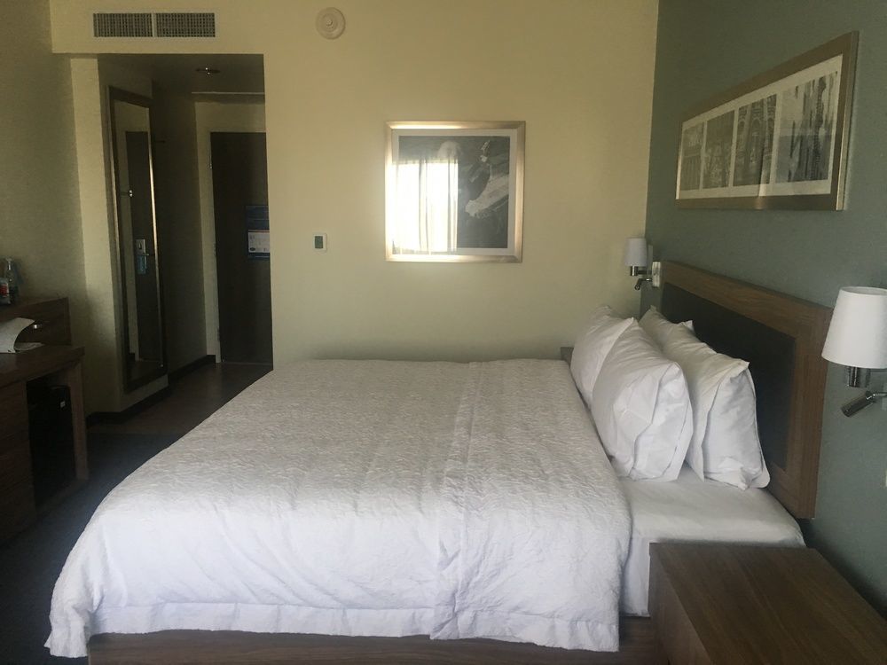Hampton Inn & Suites By Hilton Salamanca Bajio Exteriör bild