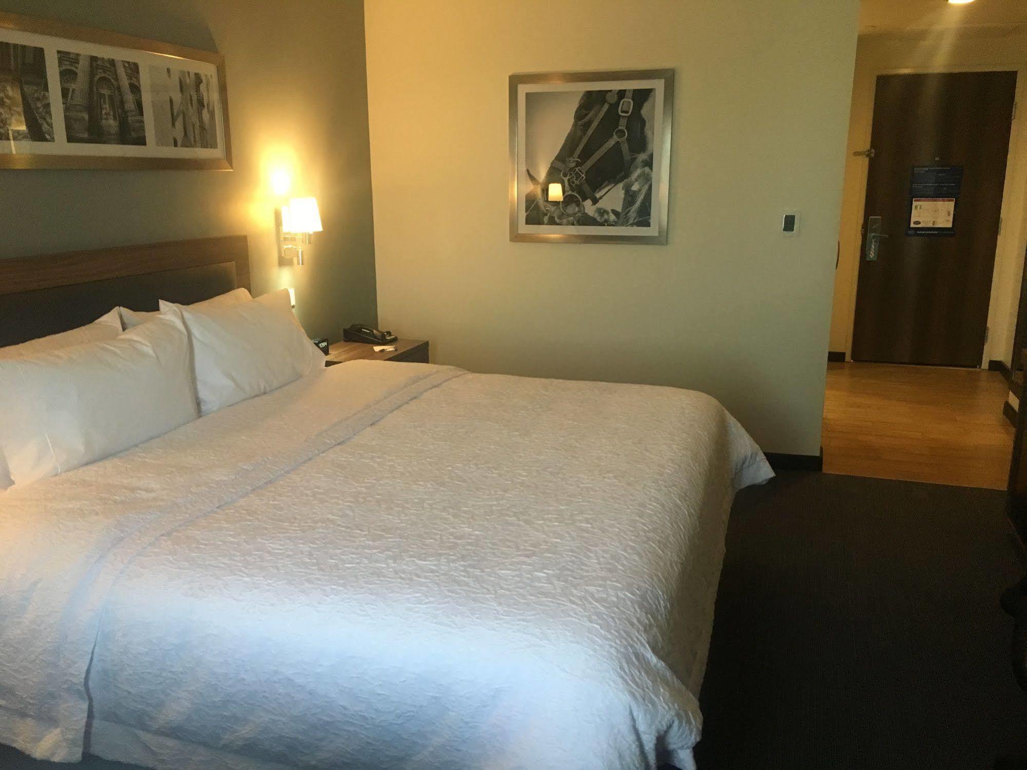 Hampton Inn & Suites By Hilton Salamanca Bajio Exteriör bild