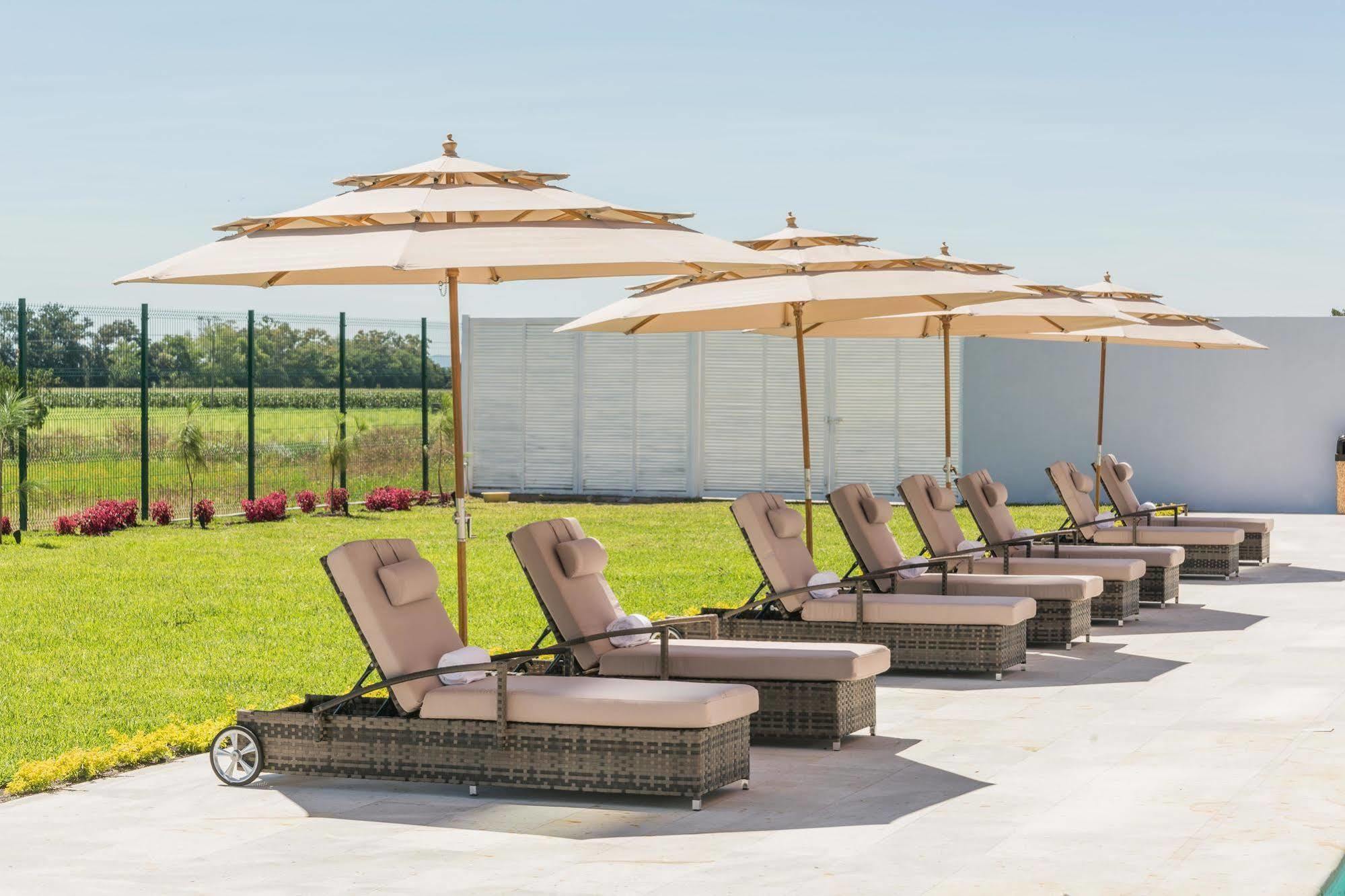 Hampton Inn & Suites By Hilton Salamanca Bajio Exteriör bild
